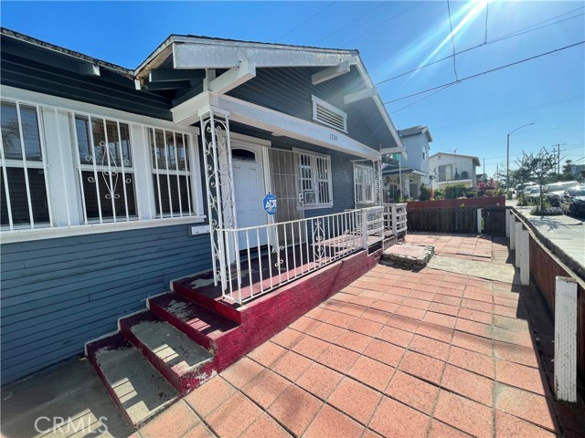 Property photo of 1724 E 10th ST
