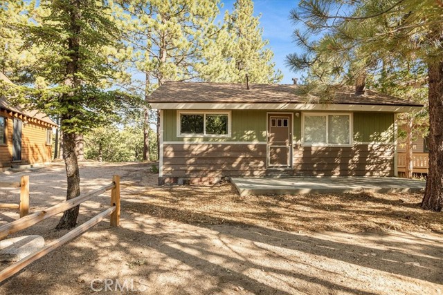 Property photo of 735 Dahlia DR