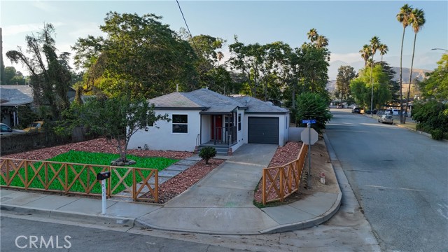 Property photo of 911 W George ST