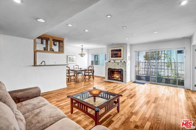 Property photo of 910 S Holt AV