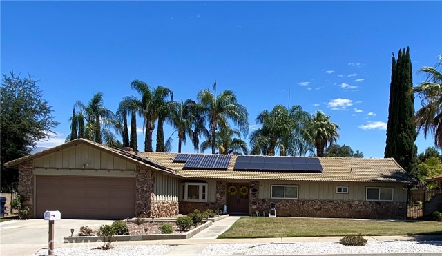 Property photo of 215 Pinewood CT