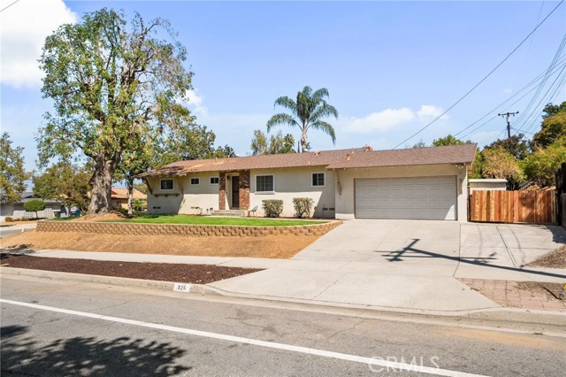 Property photo of 325 Lakeside AV