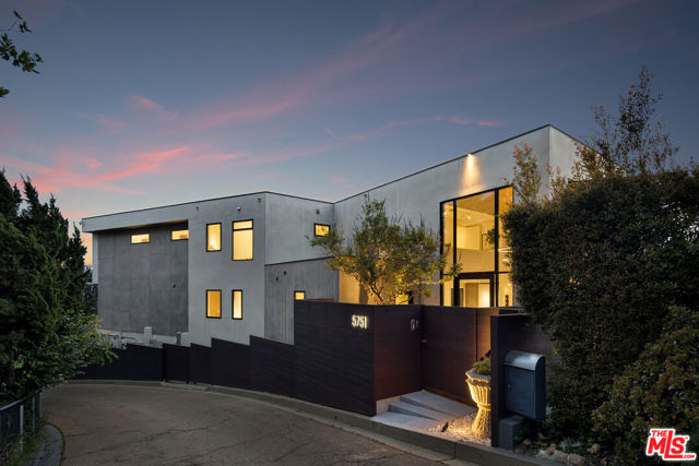Property photo of 5751 Valley Oak DR