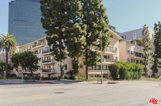 Property photo of 1154 S Barrington AV