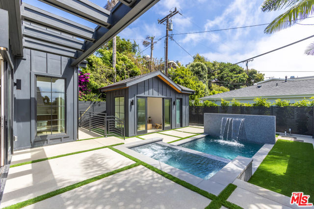 Photo of 908 Rosecrans Av