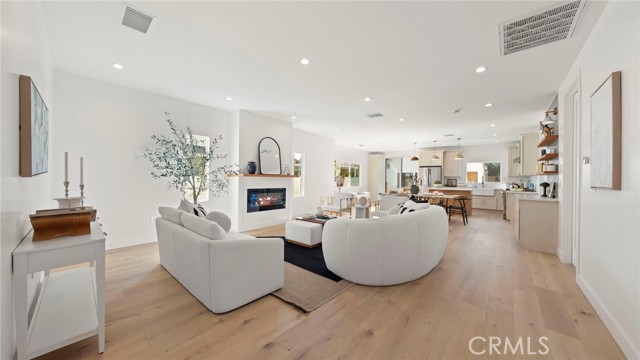 Property photo of 5449 S Victoria