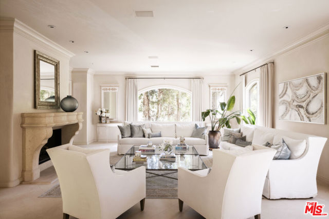 Property photo of 1160 Chantilly RD