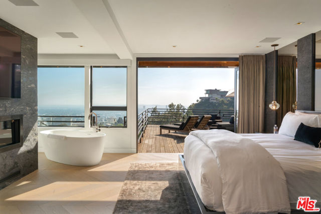 Property photo of 6918 Oporto DR