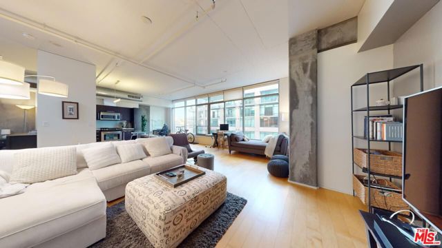 Property photo of 1100 S Hope ST