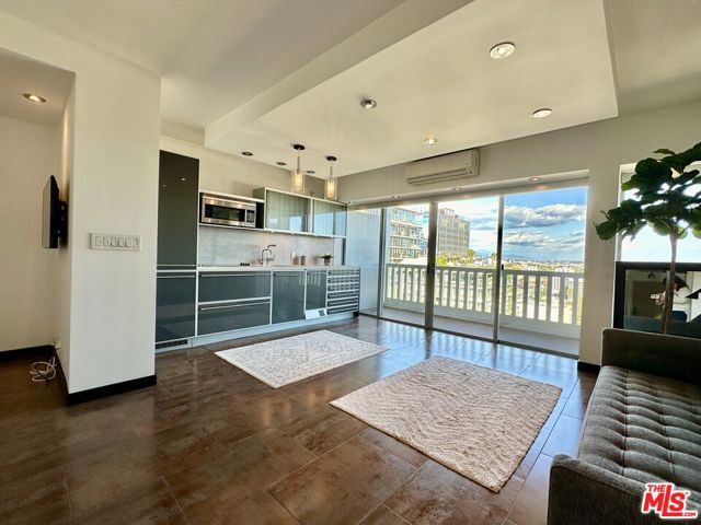 Property photo of 999 N Doheny DR