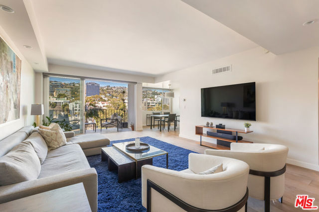 Property photo of 818 N Doheny DR