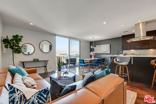 Property photo of 100 S Doheny DR