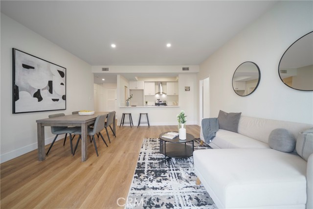 Property photo of 104 S Hayworth AV