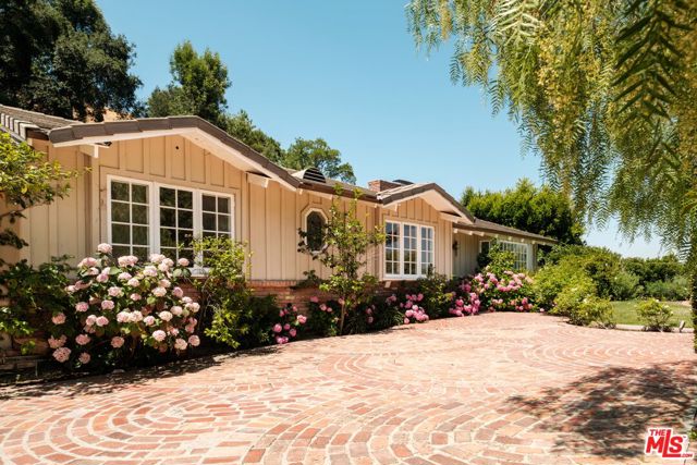Property photo of 9430 Eden DR
