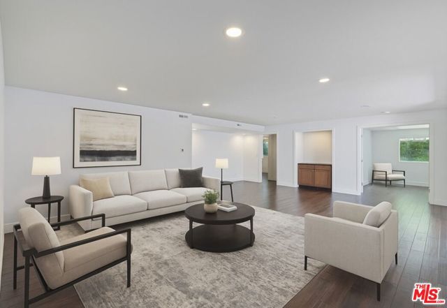 Property photo of 603 N Doheny DR