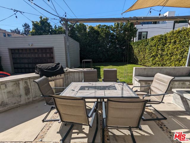 Property photo of 833 N Las Palmas AV