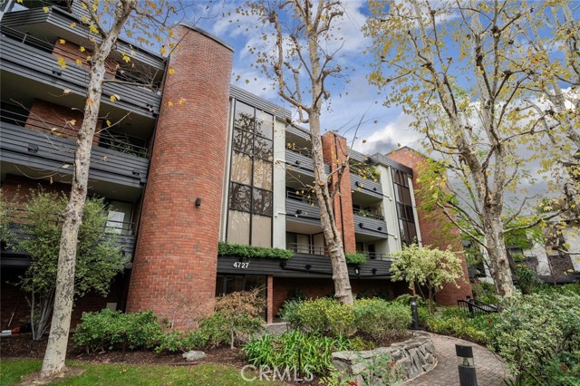 Property photo of 4727 Park Encino