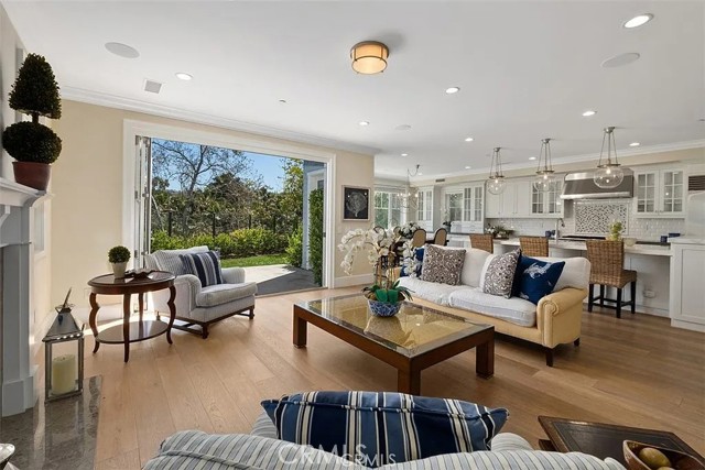 Property photo of 4 Summer House LN