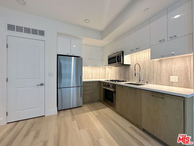 Property photo of 400 S Broadway
