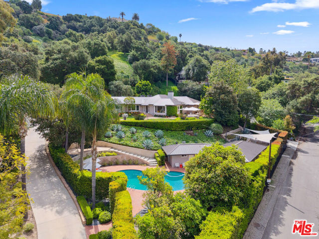 Property photo of 3818 Hollyline AV