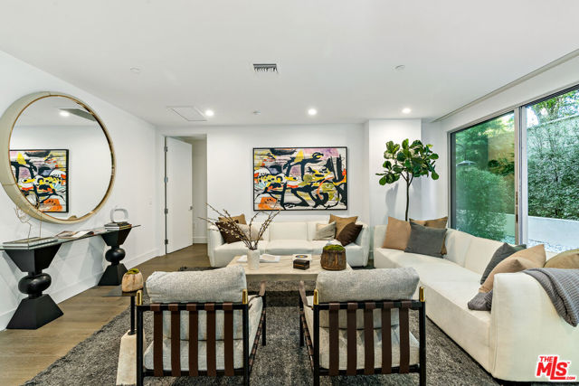 Property photo of 728 N Sweetzer AV