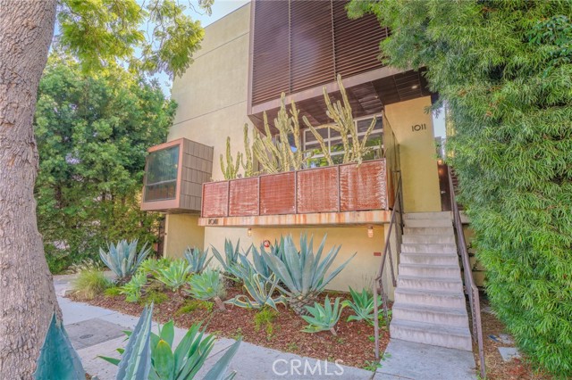 Property photo of 1011 N Orange Grove AV