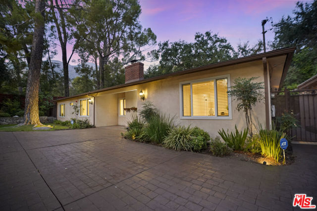 Property photo of 2452 N Altadena DR