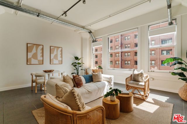 Property photo of 939 S Broadway