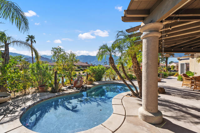 Property photo of 5 Lake Louise CT