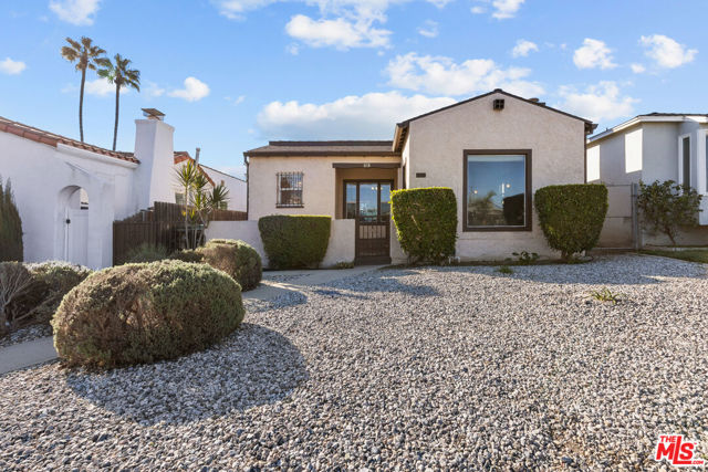 Property photo of 618 W 111th PL