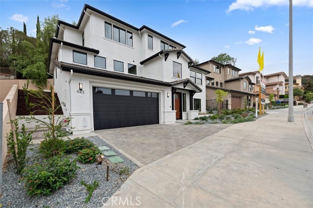 Property photo of 951 N Avenue 66