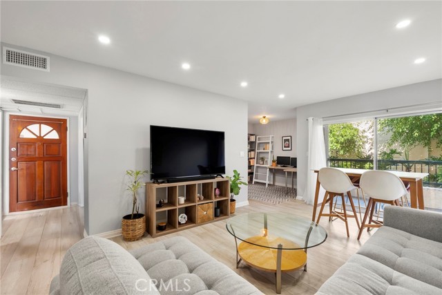 Photo of 18307 Burbank