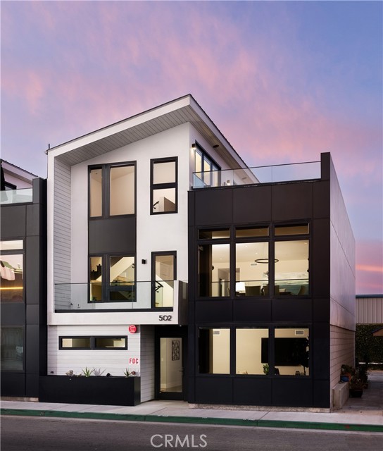 Property photo of 502 W Balboa BL