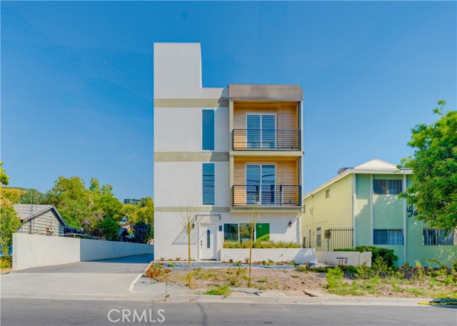 Property photo of 712 N Chestnut AV