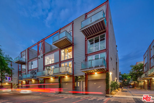 Property photo of 3450 Cahuenga BL