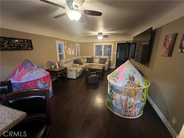 Property photo of 921 N Brand BL