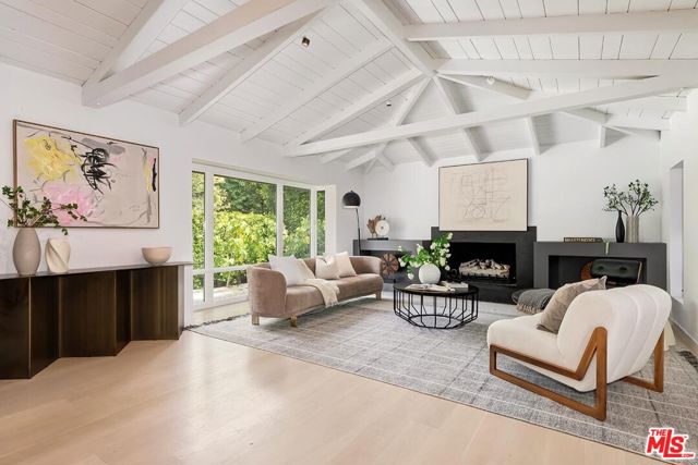 Property photo of 1847 N Beverly DR