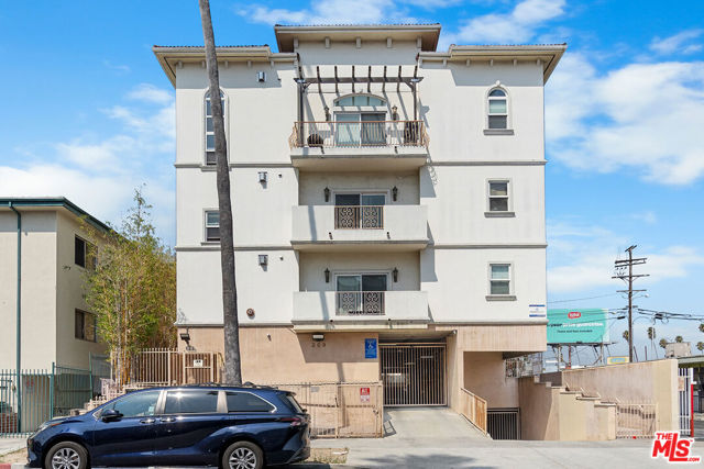 Property photo of 309 S Mariposa AV