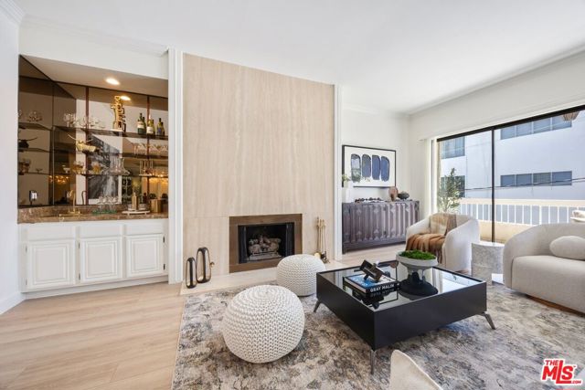 Photo of 457 N Doheny Dr
