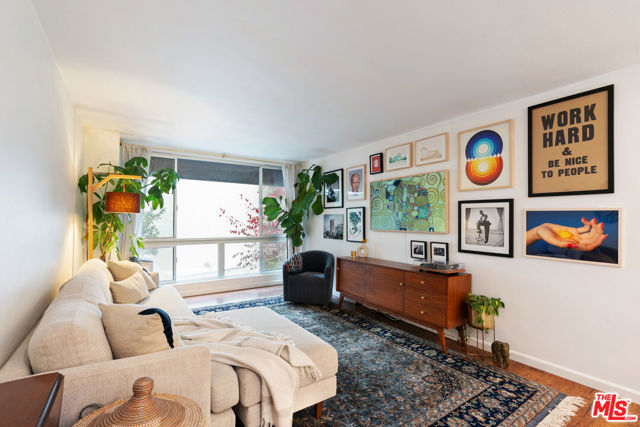 Photo of 4900 Overland Av