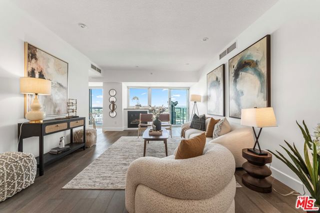 Property photo of 13600 Marina Pointe DR