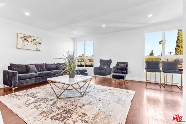 Property photo of 6155 Reseda BL