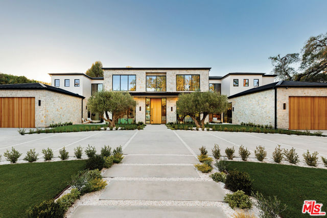 Photo of 5345 Encino Av