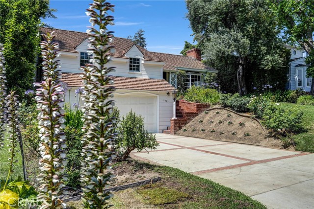 Property photo of 1665 Lorain RD