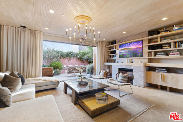 Property photo of 812 Brooks AV