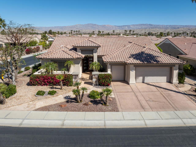 Property photo of 78210 Gray Hawk DR