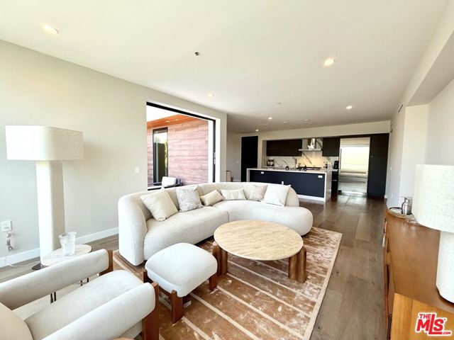 Property photo of 1017 N Croft AV