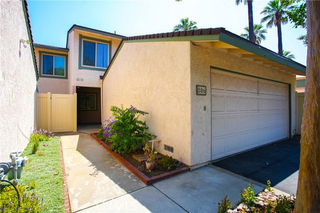 Property photo of 806 E Laurel Oak DR