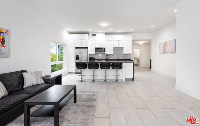 Property photo of 630 Kelton AV