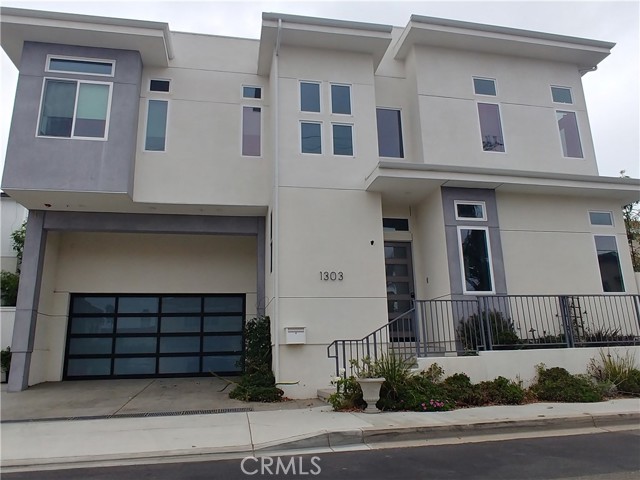 Property photo of 1303 Harkness Ln
